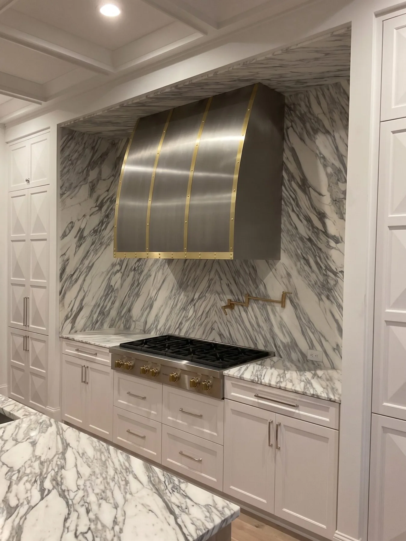 Queens custom metal range hood design reference
